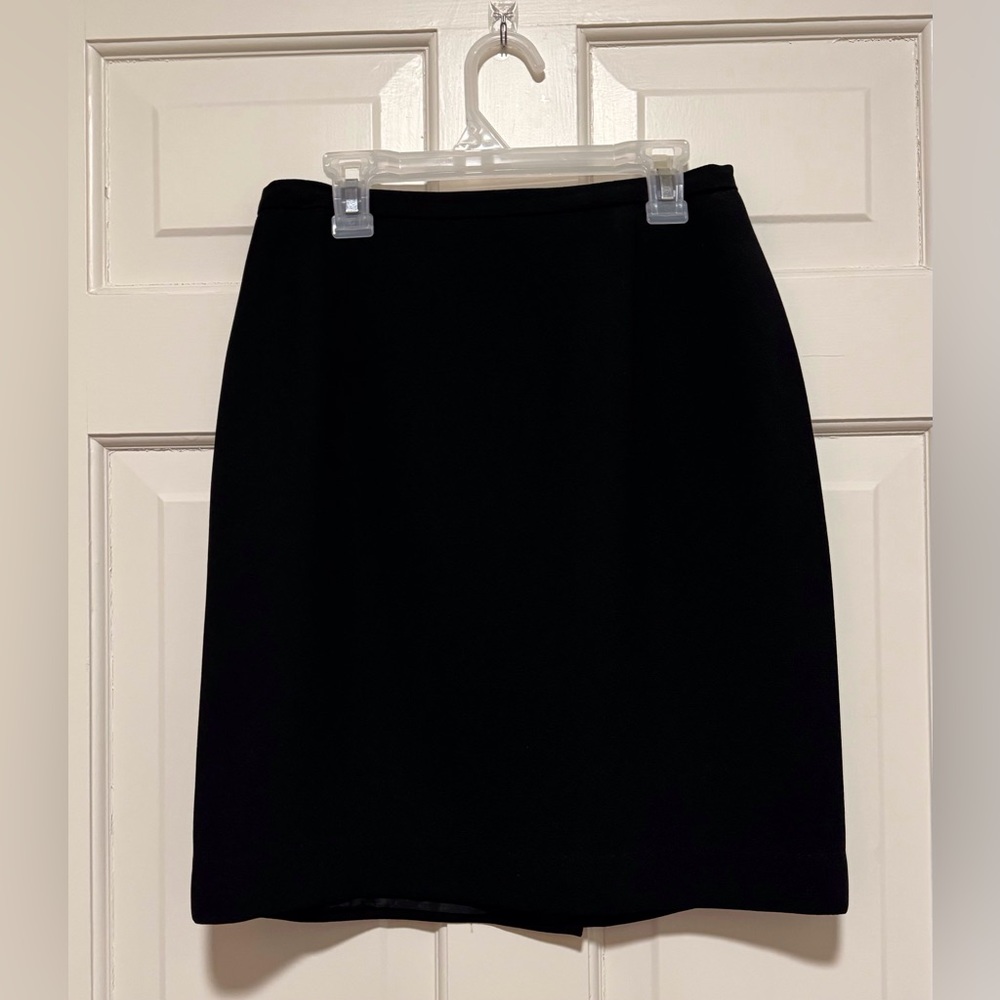 Karen Scott Petites—Black Skirt, 6P, Back Button/Zip, Side Elastic Inserts